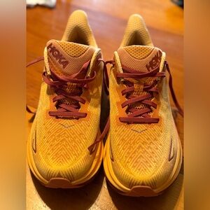 Hoka Clifton 9